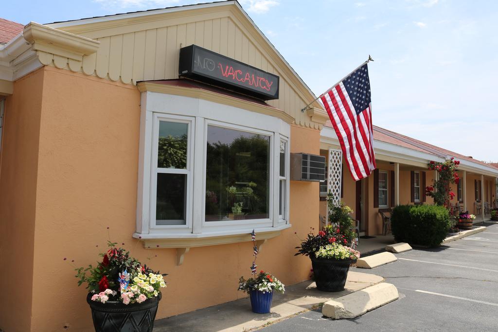 The Bay Willows Inn Middletown Exterior photo