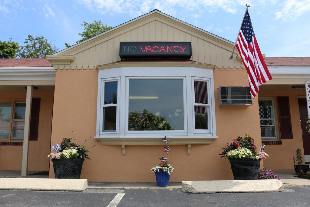 The Bay Willows Inn Middletown Exterior photo